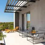4 Bedroom Cozy In Sukošan