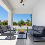 4 Bedroom Cozy In