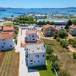 4 Bedroom Cozy In بيت للعطل *