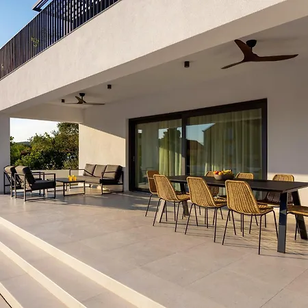 Дом отдыха 4 Bedroom Cozy In *