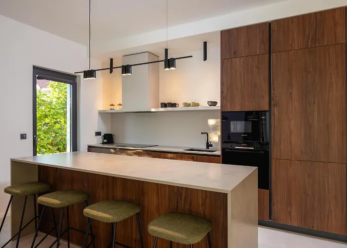 4 Bedroom Cozy In *