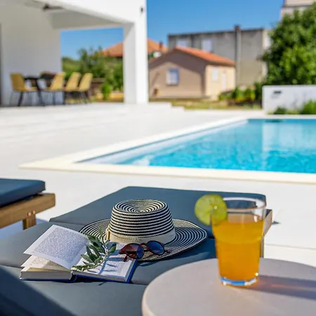 Lovely In With Outdoor Swimming Pool Holiday home Sukosan