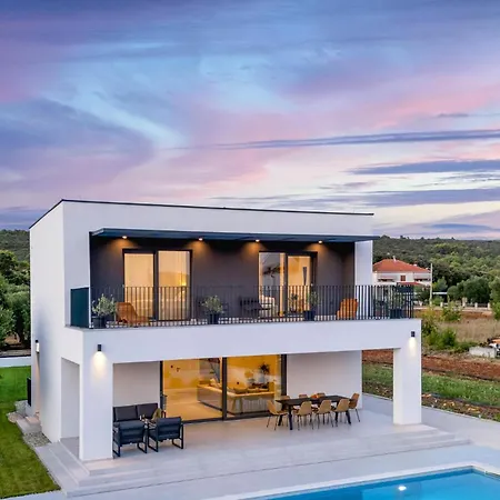 Ferienhaus 4 Bedroom Cozy In