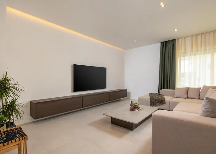 펜션 4 Bedroom Cozy In Sukošan